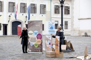 Zagreb: Članovi Udruge SIDRO performansom žele ukazati na važnost predškolskog odgoja