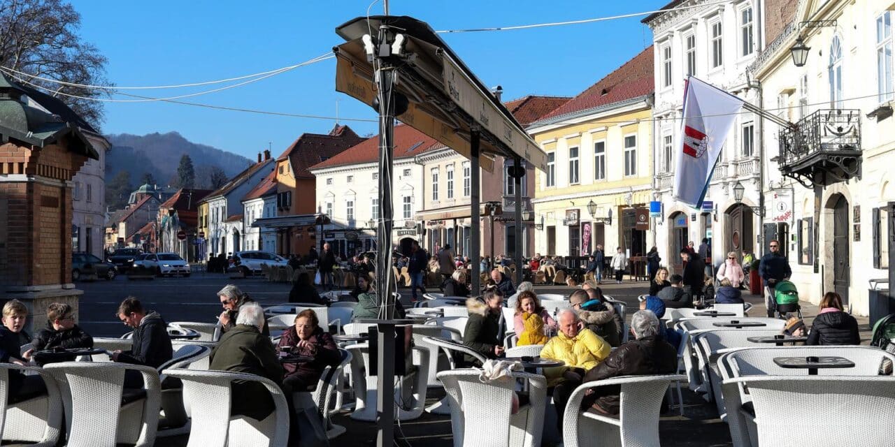 Samobor: Sunčano vrijeme građana iskoristili za uživanje na terasama kafića