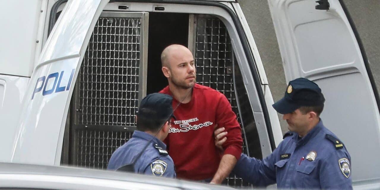 Zagreb: Policija prepraćuje Jurja Mesića u prostorije Državnog odvjetništva