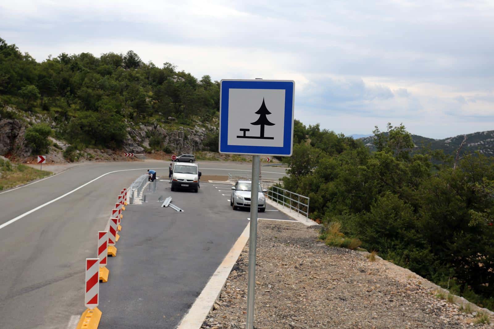 Pri kraju je ure?enje odmori�ta i vidikovca uz popularnu “piramidu” na predjelu Kamenjak