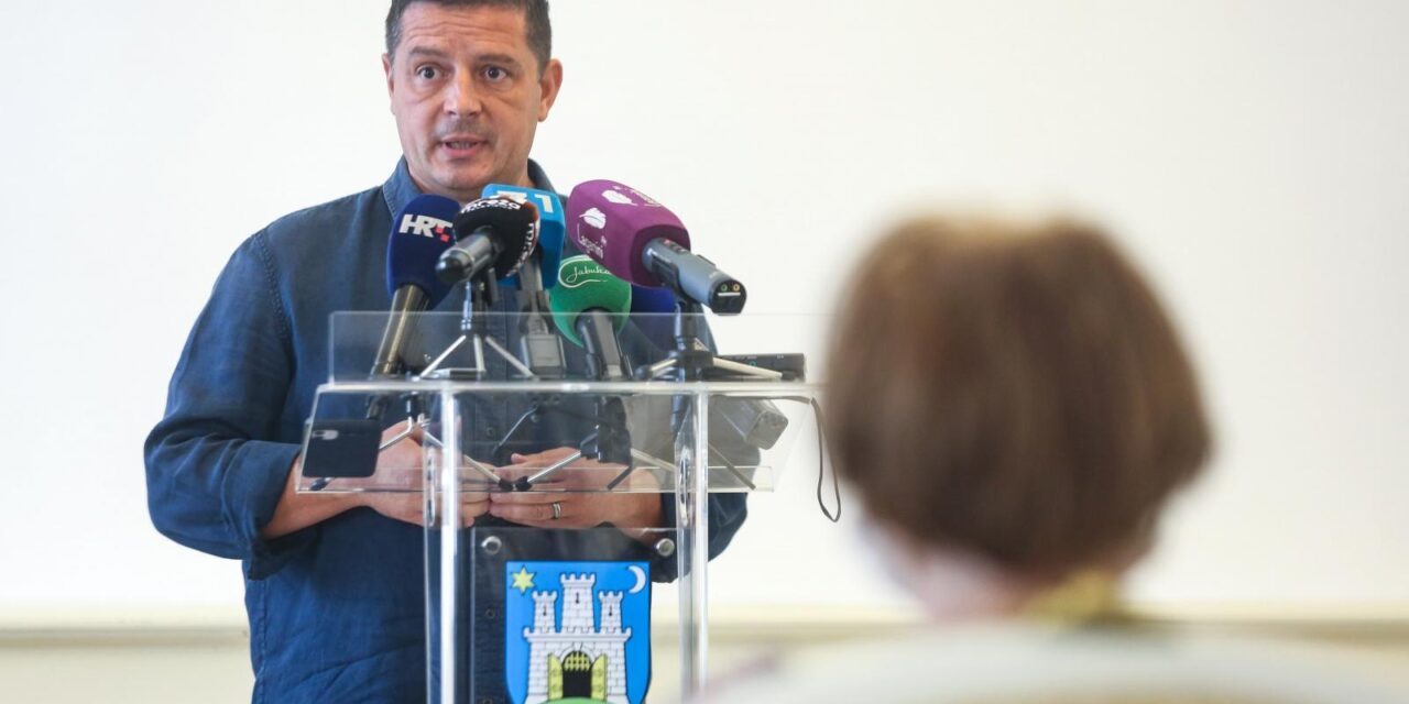 Zagreb: Zastupnik Gradske skupštine Tomislav Stojak na konferenciji za medije
