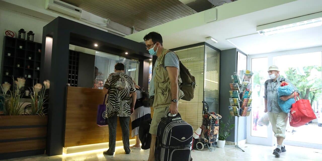 Zagreb: Stanovnici čiji su domovi stradali u potresu preseljeni su iz Cvjetnog naselja u Hostel Arena