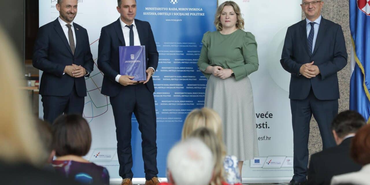 Zagreb: Piletić i Šimpraga uručili ugovore za zapošljavanje žena u okviru programa “Zaželi”
