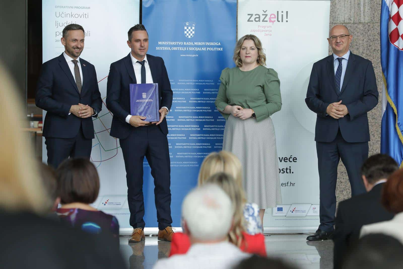 Zagreb: Piletić i Šimpraga uručili ugovore za zapošljavanje žena u okviru programa “Zaželi”