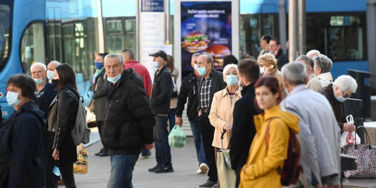 Zagreb: Rokordan broj zaraženih koronavirusom – građani većinom nose maske i na otvorenome