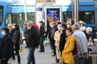 Zagreb: Rokordan broj zaraženih koronavirusom – građani većinom nose maske i na otvorenome