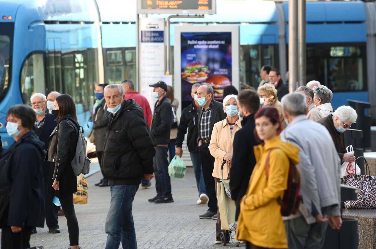 Zagreb: Rokordan broj zaraženih koronavirusom – građani većinom nose maske i na otvorenome