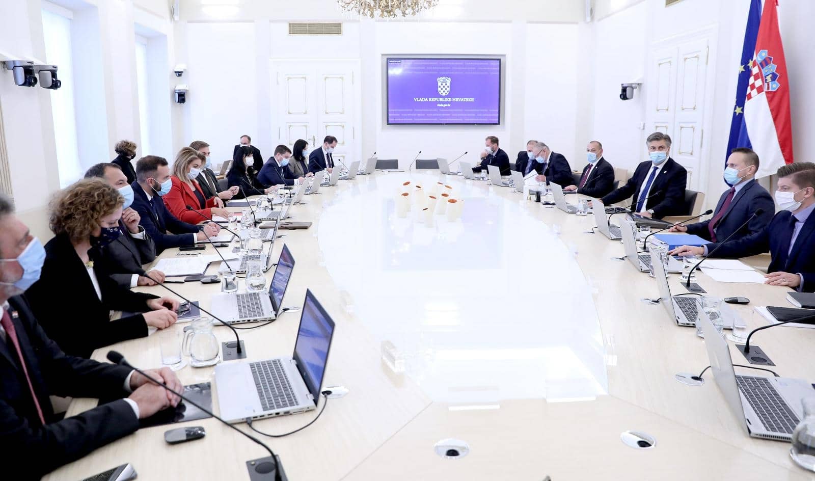 Zagreb: Na sjednici Vlade RH raspravljano o rekordnom broju oboljelih od koronavirusa