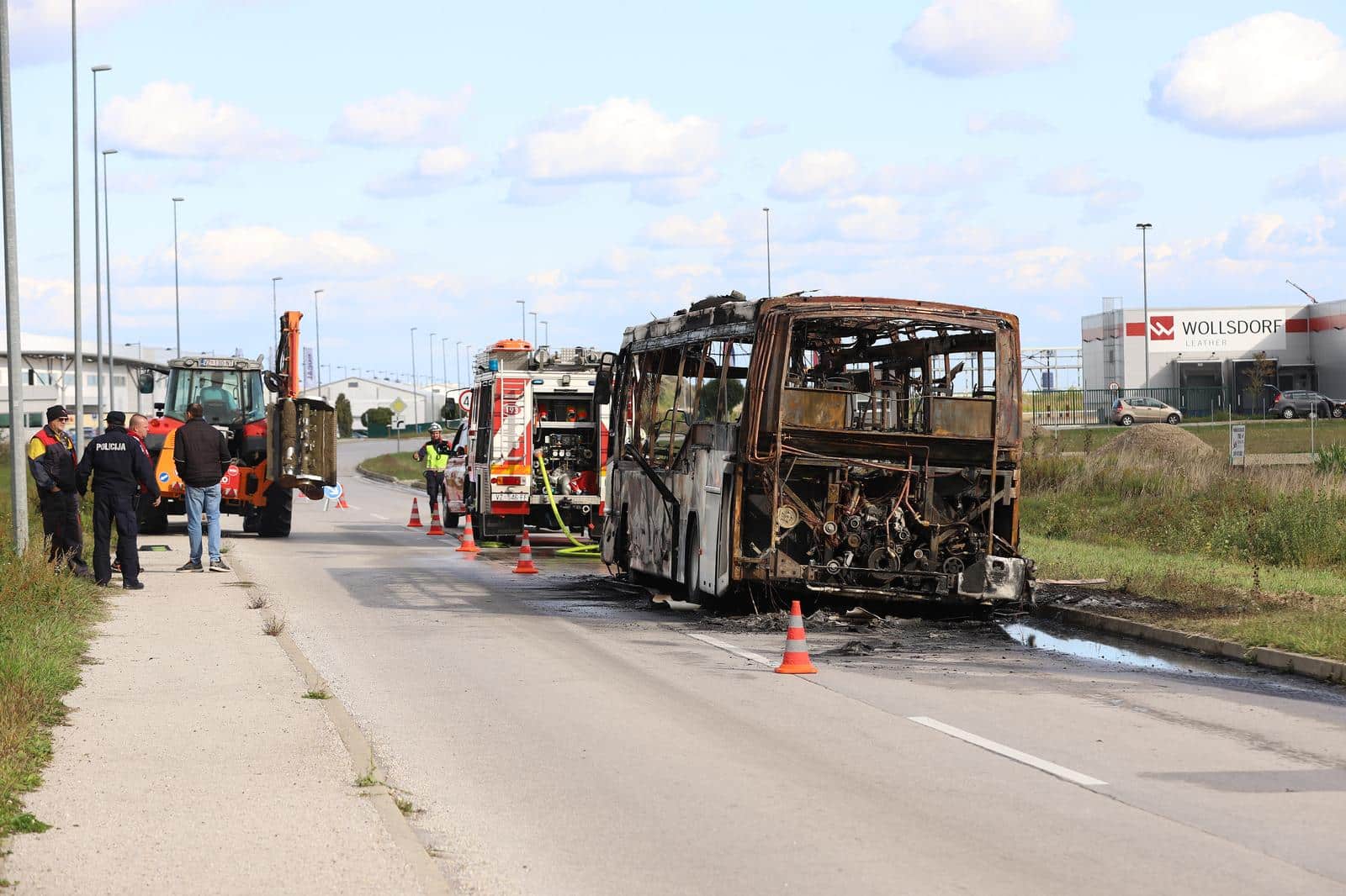 U poduzetničkoj zoni Jalžabet izgorio autobus, nema ozlijeđenih