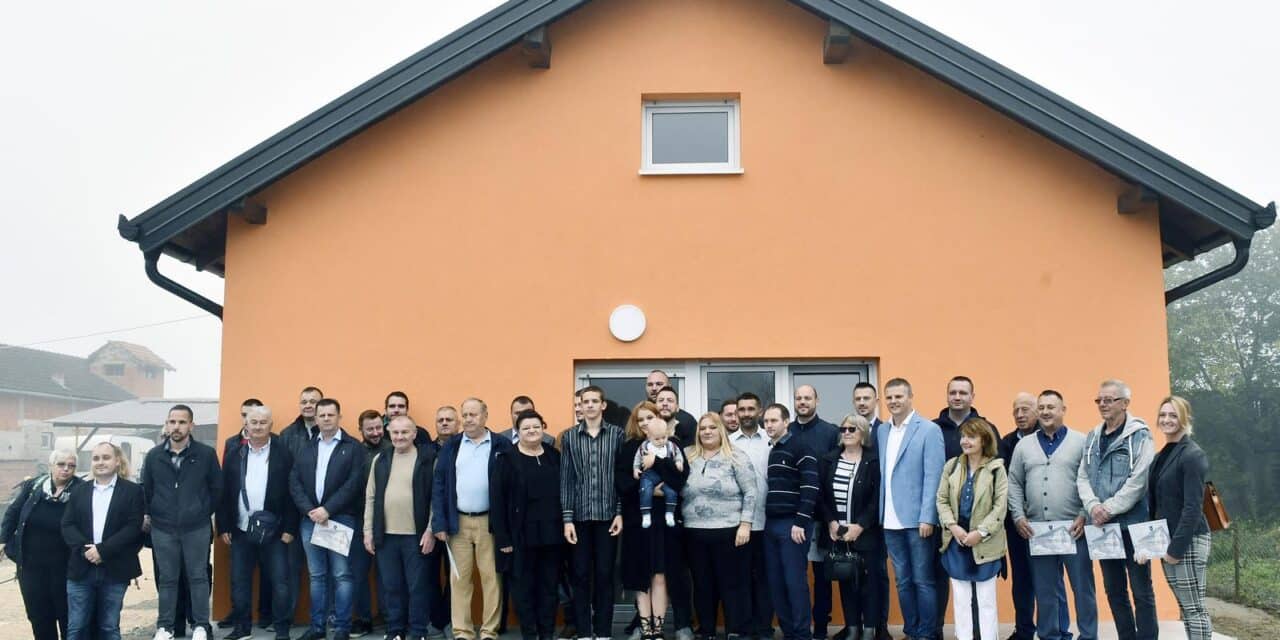 Završena izgradnja zamjenske kuće obitelji Brlić na potresom pogođenom području