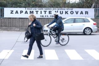 Zagreb: Plakat s natpisom “Zapamtite Vukovar!”