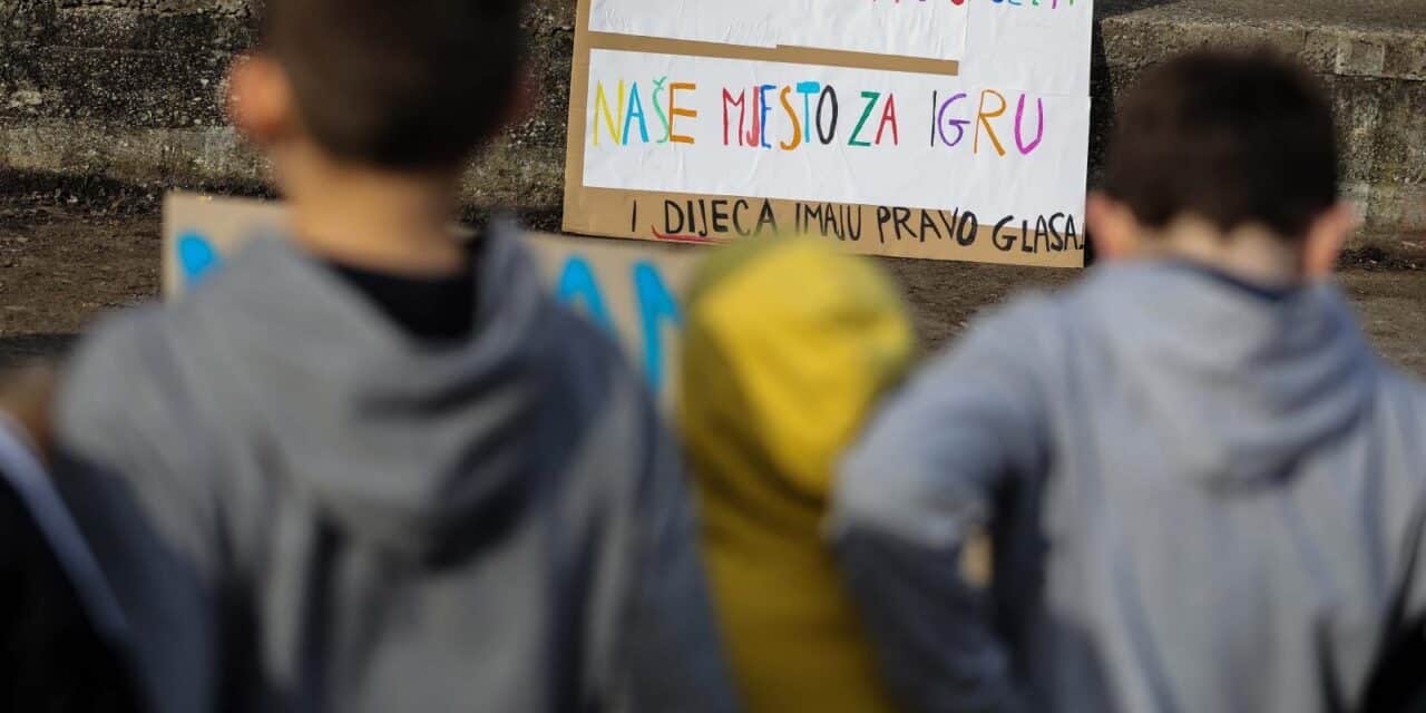 Zagreb: Stanovnici Dubrave  prosvjedovali protiv rušenja parka u Vinodolskoj ulici