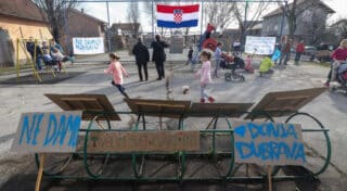 Zagreb: Stanovnici Dubrave  prosvjedovali protiv rušenja parka u Vinodolskoj ulici