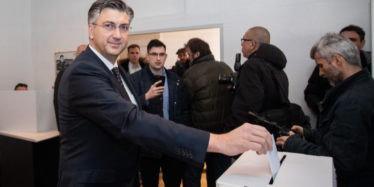 Zagreb: Andrej Plenković glasao na unutarstranačkim izborima HDZ-a