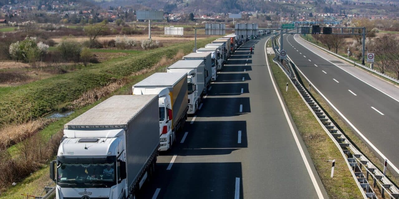 Kolona teretnih vozila na slovensko-hrvatskoj granici