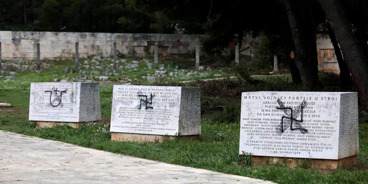 Šibenik: Nacistièki i ustaški grafiti na spomeniku antifašistima još uvijek nisu uklonjeni