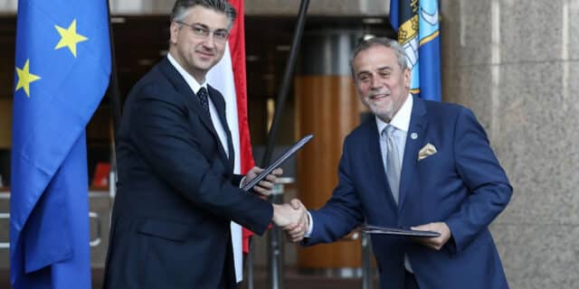 Plenkoviæ i Bandiæ potpisali sporazum prve faze projekta gradnje Nacionalne djeèje bolnice