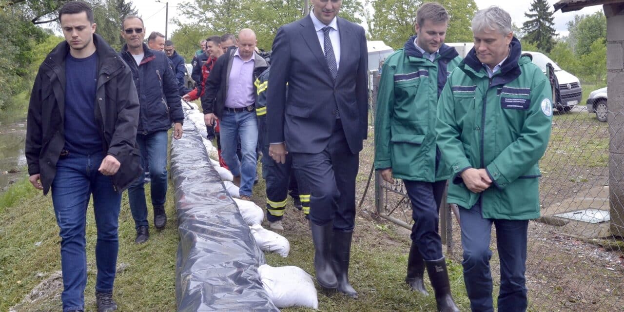Jasenovac: Plenković na sastanku Stožera za obranu od poplava Sisačko-moslavačke županije