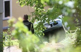 Zagreb: Automobilom probio ogradu i sletio u dvorište obiteljske kuće