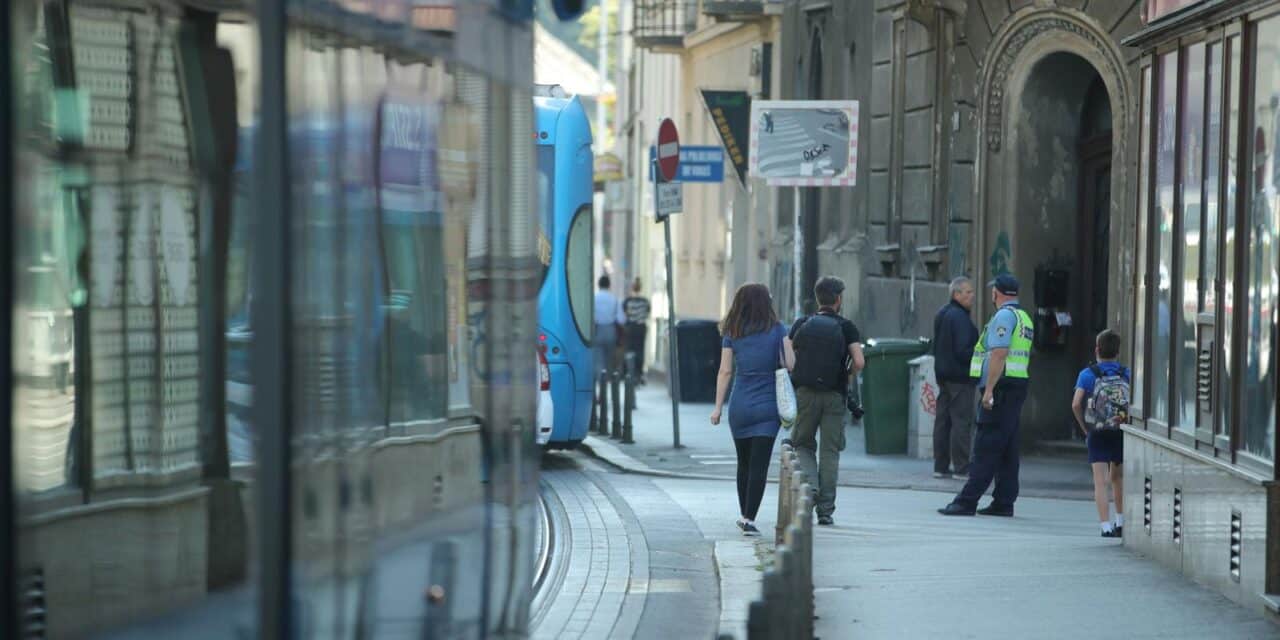 Zastoj tramvajskog prometa na Ilici, sudarili se tramvaj i osobni automobil
