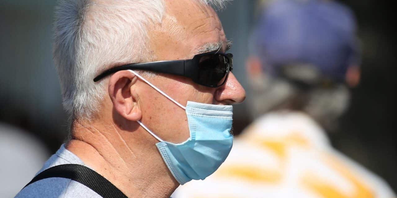 Šibenik: Građani u sve većem broju nose zaštitne maske i na otvorenom