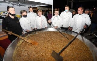 Duga Resa: Za građane pripremljen omlet s gljivama od 1500 jaja i 65 kilograma gljiva