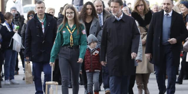 Zagreb: Unošenje Betlehemskog svjetla mira u katedralu
