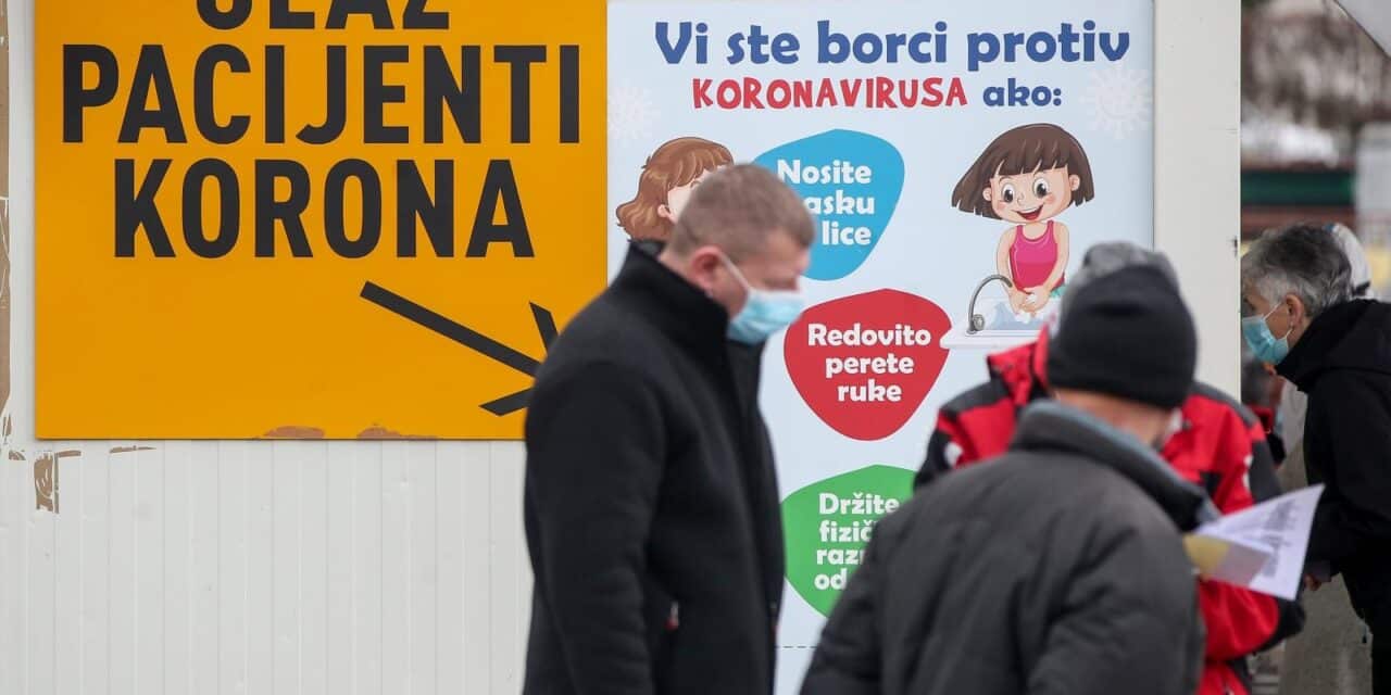 Gužve na testiranje ispred Nastavnog zavoda za javno zdravstvo Andrija Štampar