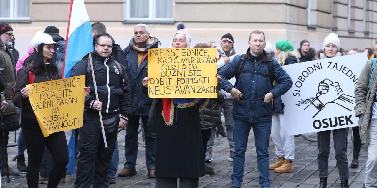 Zagreb: Policija i prosvjednici okupljaju se na Markovom trgu