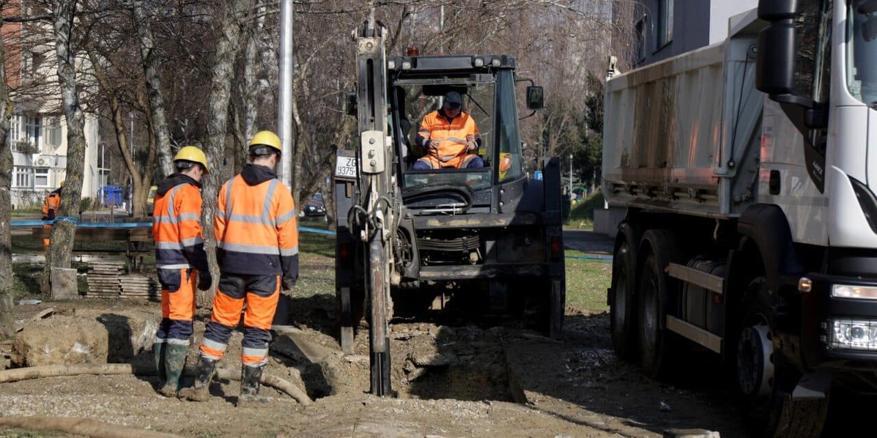 Zagreb: Dio parka u naselju Travno poplavljen zbog puknuća cijevi
