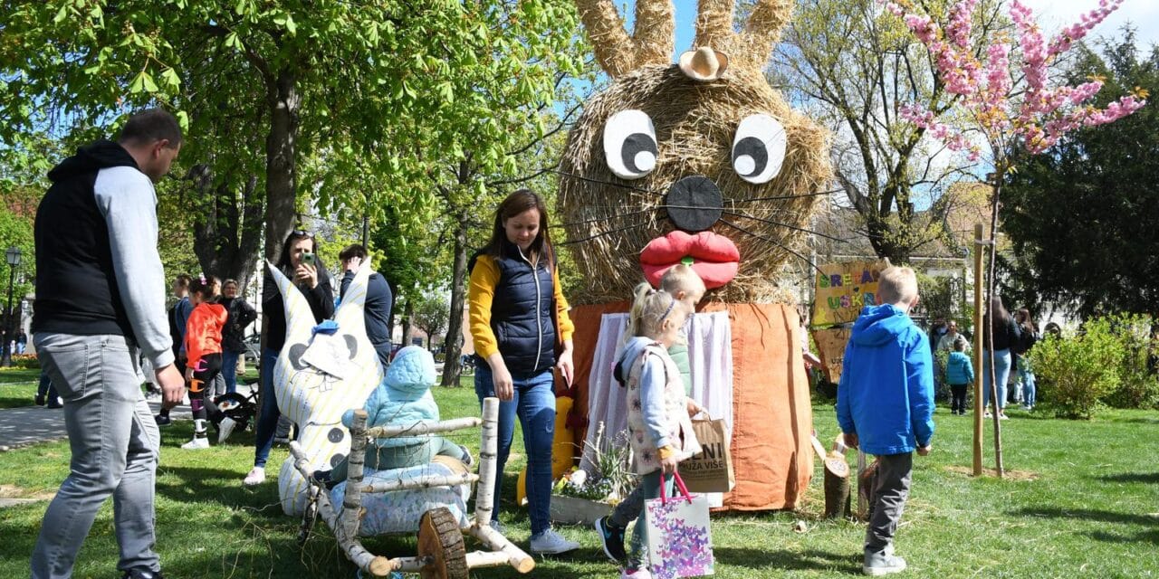 Bjelovar: Nekoliko tisuća djece i roditelja tražilo 4.000 sakrivenih čokoladnih pisanica