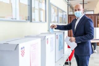 Jastrebarsko: Mihael Zmajlović glasovao je na lokalnim izborima