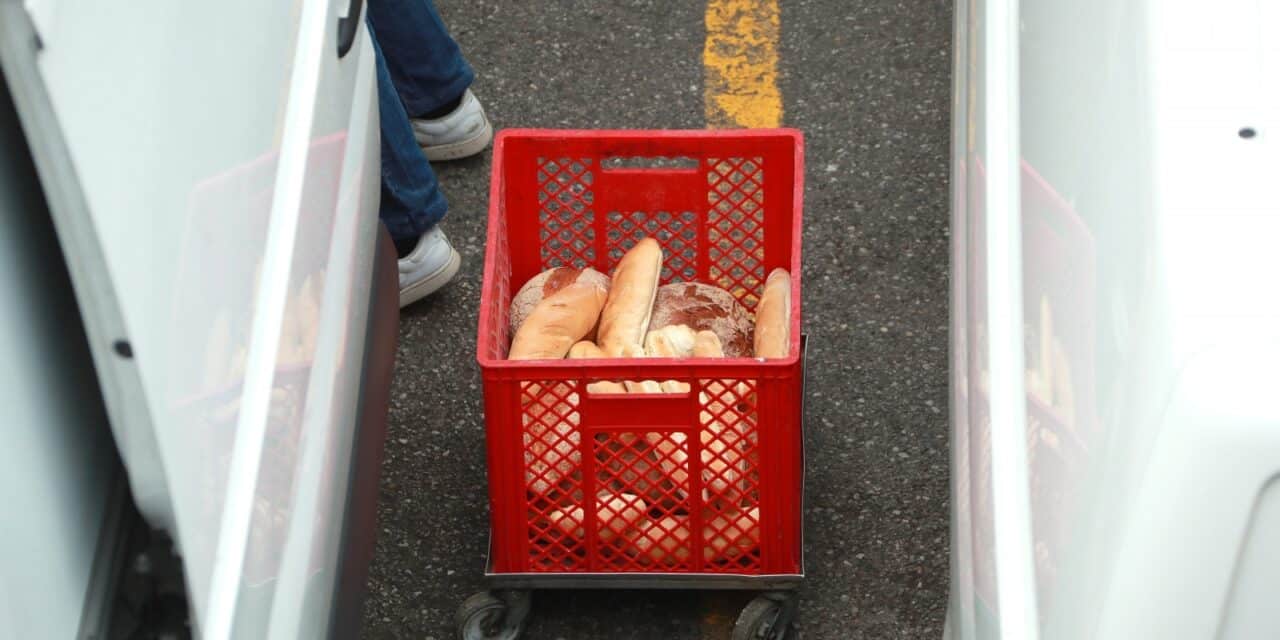 Zagreb: Dostava pekarskih proizvoda na tržnicu Dolac