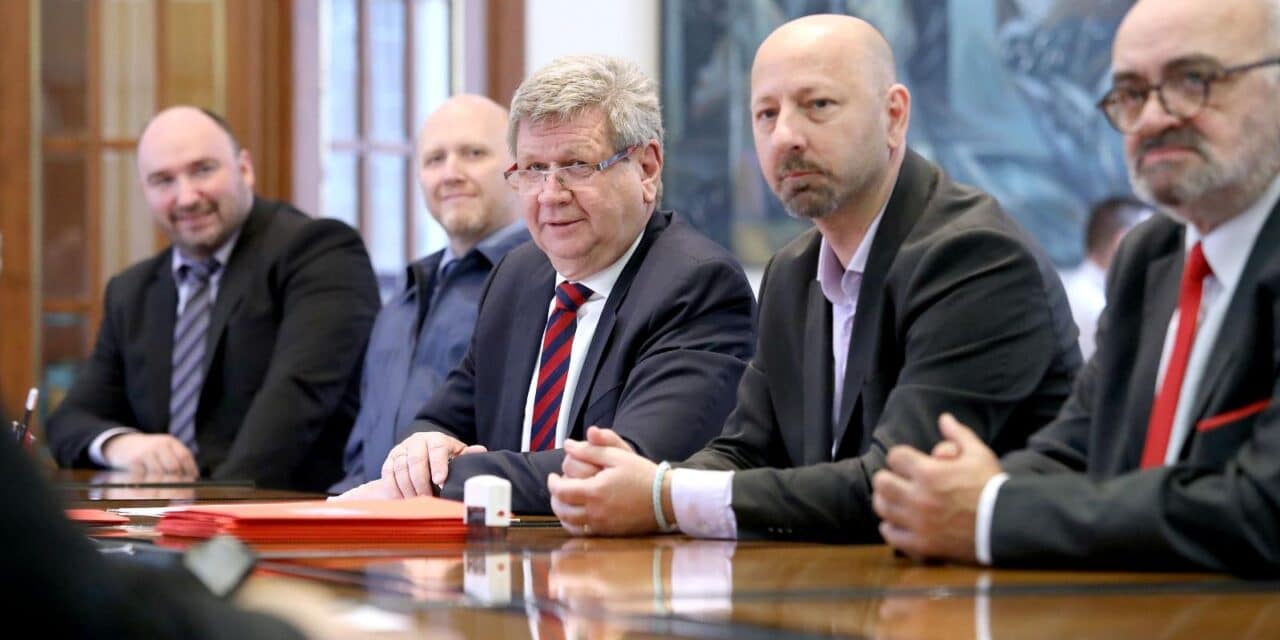 Zagreb: Demokrati predali kandidacijske liste za parlamentarne izbore