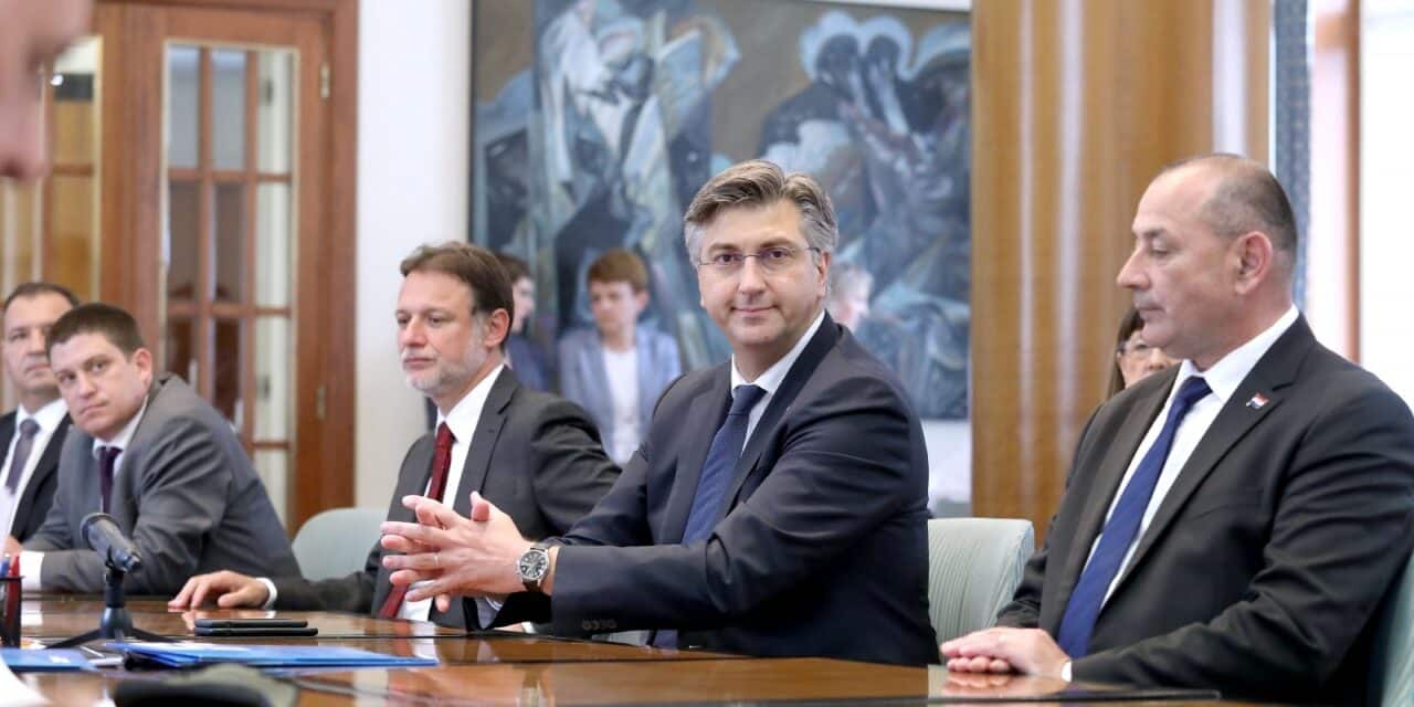 Zagreb: HDZ predao liste za parlamentarne izbore