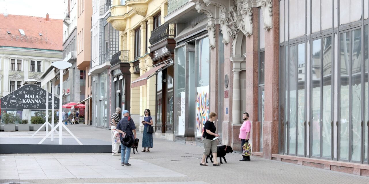 Zagreb: Na sjevernoj strani trga zatvorene sve kavane