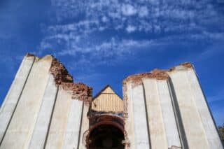 Župna crkva sv. Nikole i sv. Vida u Žažini još stoji netaknuta i 10 mjeseci nakon potresa
