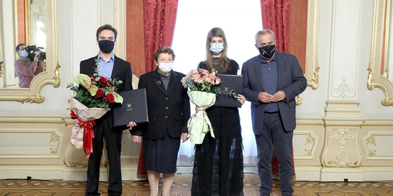 Zagreb: Nagrada Luka Ritz dodijeljena Lei Zelić i Mihaelu Kuzmičiću