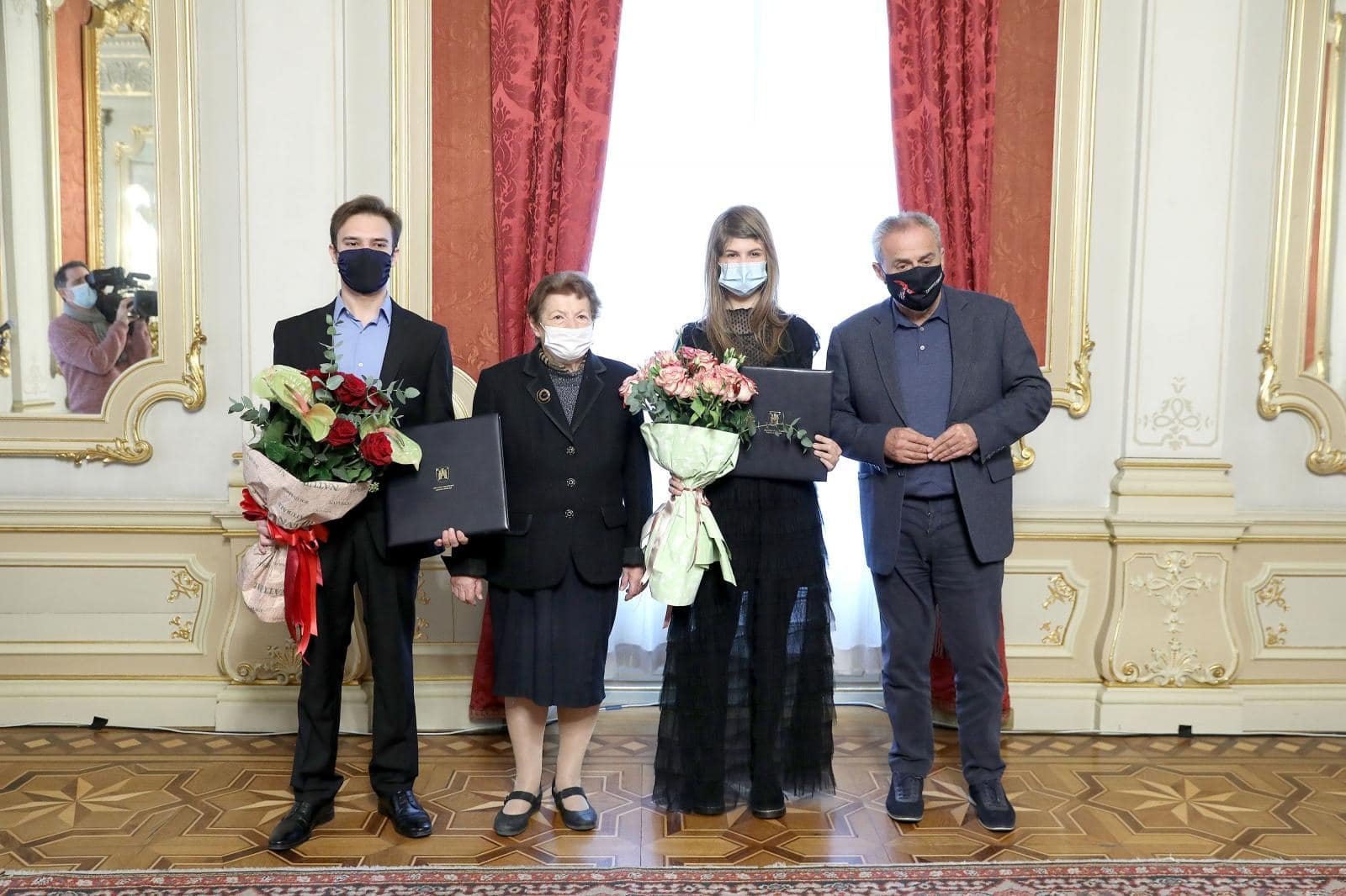 Zagreb: Nagrada Luka Ritz dodijeljena Lei Zelić i Mihaelu Kuzmičiću