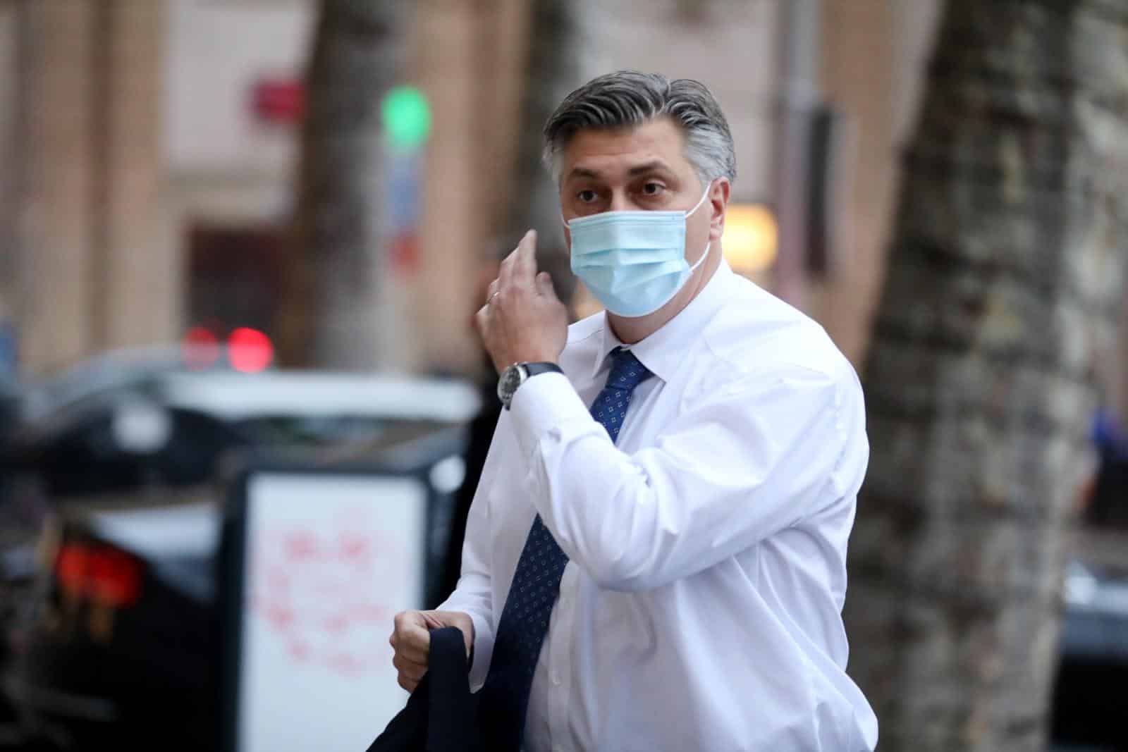 Zagreb: Dolazak na zajedničku sjednicu Predsjedništva i Nacionalnog vijeća HDZ-a