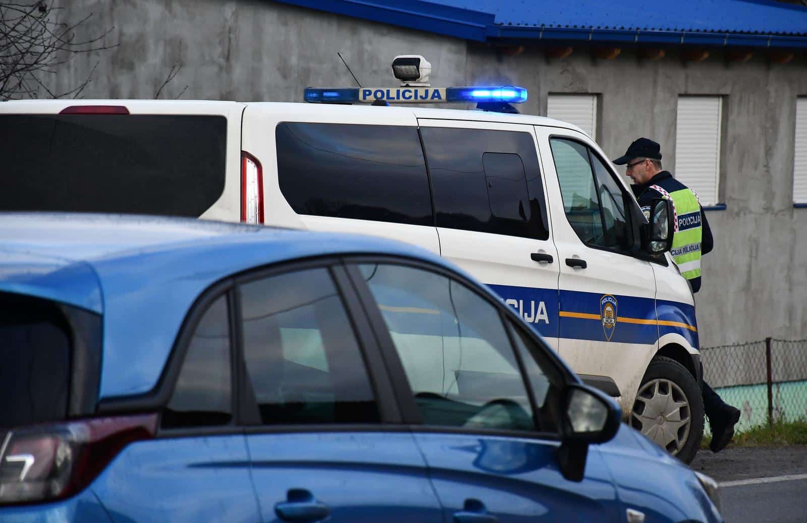Nalet osobnog automobila na dijete u blizini Osnovne škole u Dervišagi
