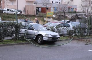 Split: U Vukovarskoj ulici izgubio nadzor nad automobilom i probio zaštitnu ogradu
