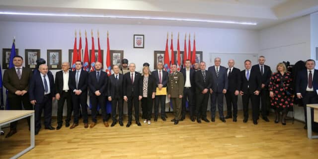 U MORH-u potpisani ugovori o nabavi vojne opreme za potrebe opremanja OS RH