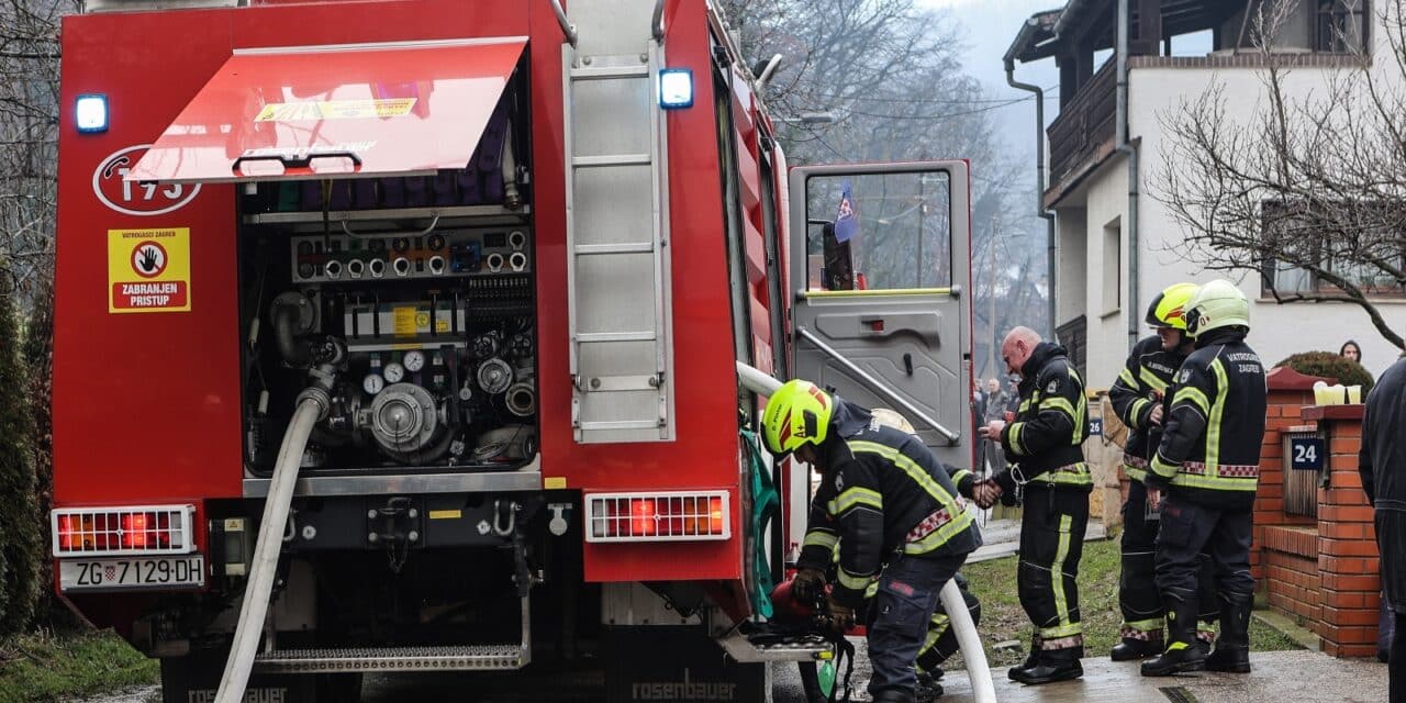 Zagreb: Vatrogasci gase požar obiteljske kuće u naselju Dankovec
