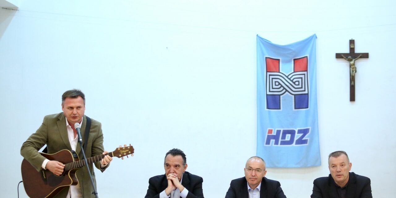 Zagreb: Damir Krstičević sudjelovao na predavanju u Društvenom domu Sveta Klara