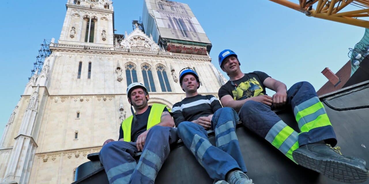 Zagreb: Vozači kranova i dizalica koji su spuštali toranj