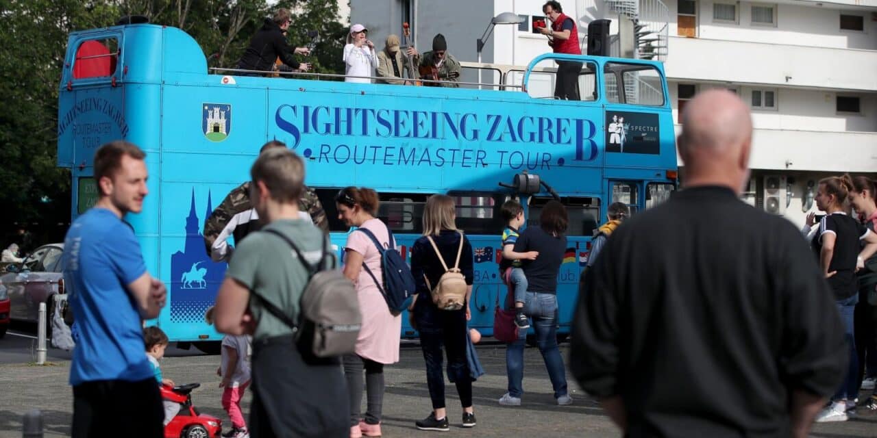 Zagreb: Koncert kroz Gajnice s krova double deckera