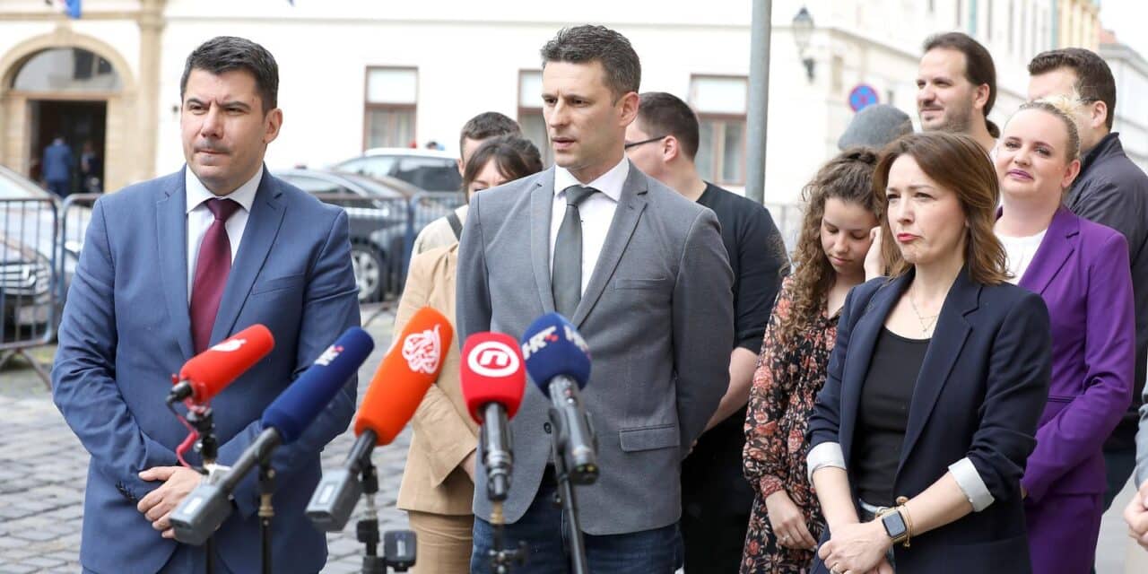 Zagreb: Most ispred Ustavnog suda o odluci o referendumu