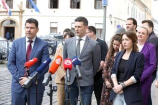 Zagreb: Most ispred Ustavnog suda o odluci o referendumu