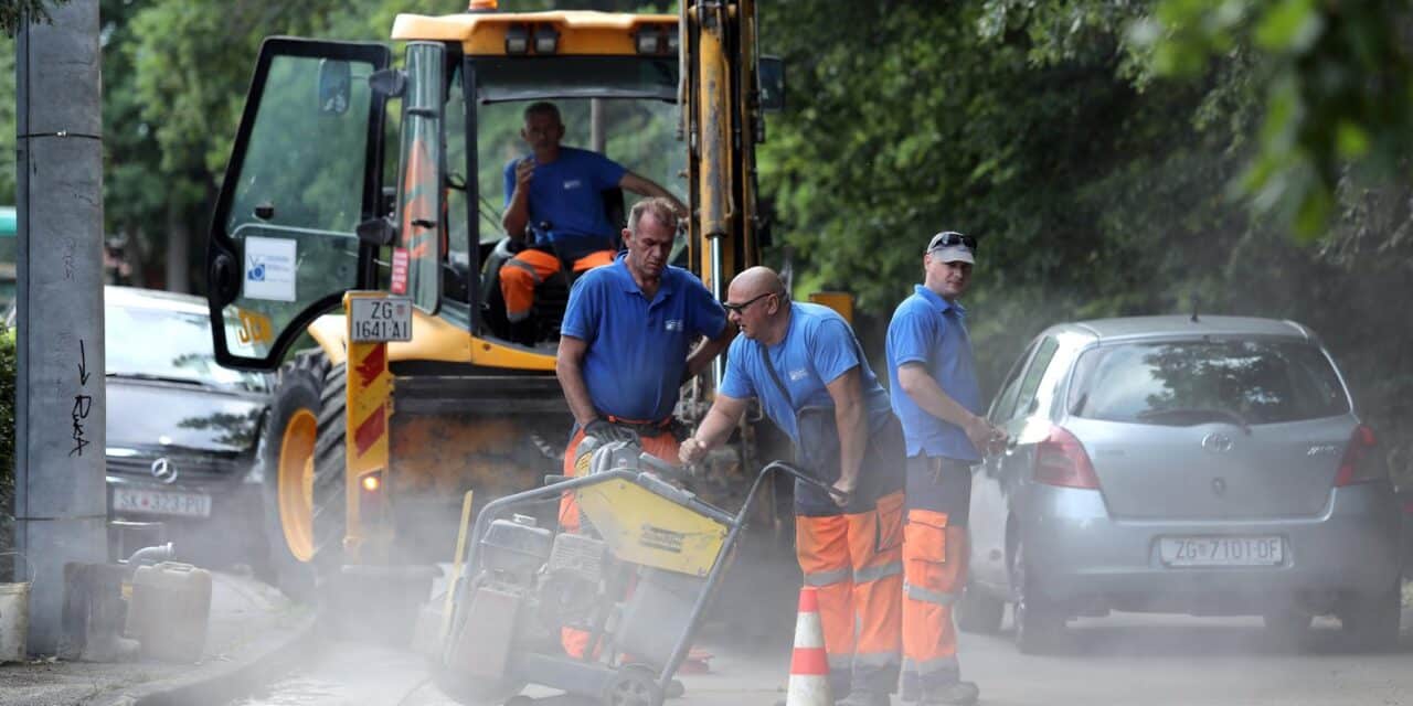 Zagreb: Zbog puknuća cjevovoda, bez vode je dio potrošača na Bukovcu